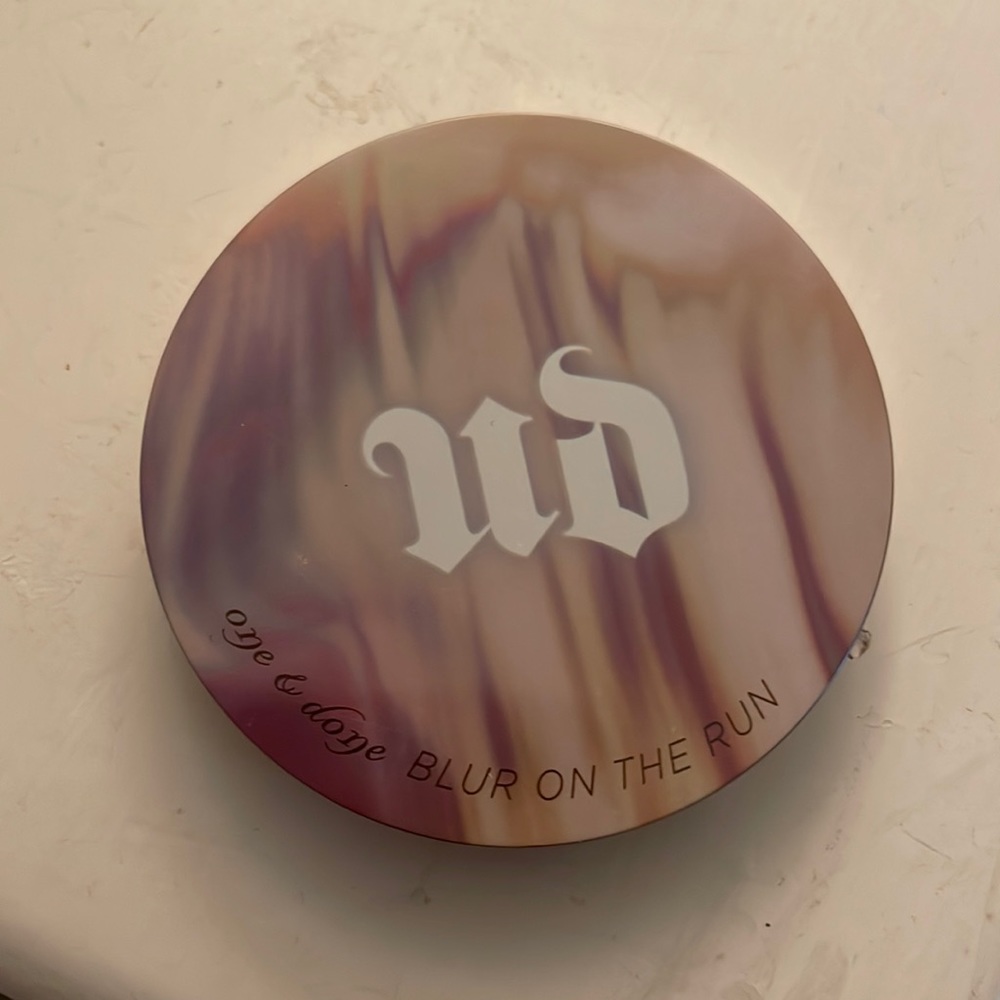 Urban Decay Blur on the Run light to medium